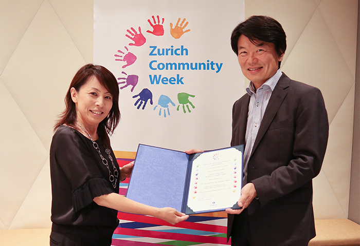 (左)認定NPO法人シャイン・オン・キッズ ニーリー美穂事務局長 (右)当社代表の太田健自