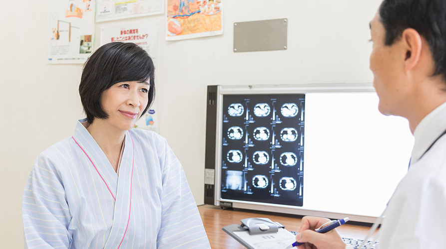 診察を受ける女性イメージ画像