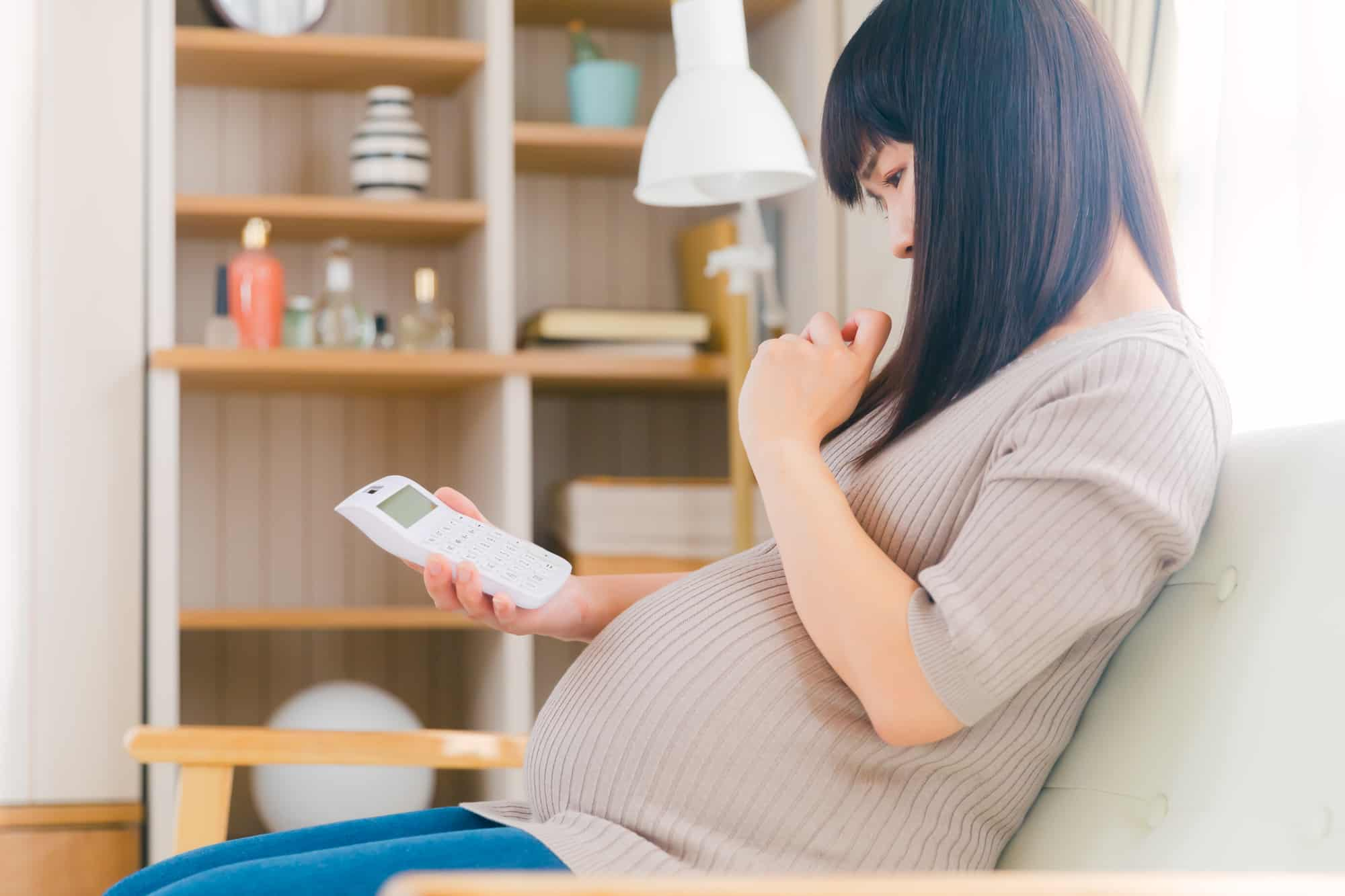 出産を控えた女性の画像